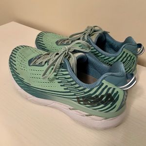 Women’s Hoka Clifton 5’s
